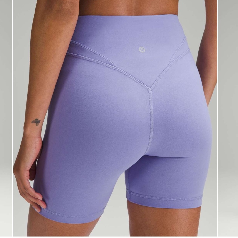 Lulu🍋 Align Curve Seam High Rise Short 6” size 8